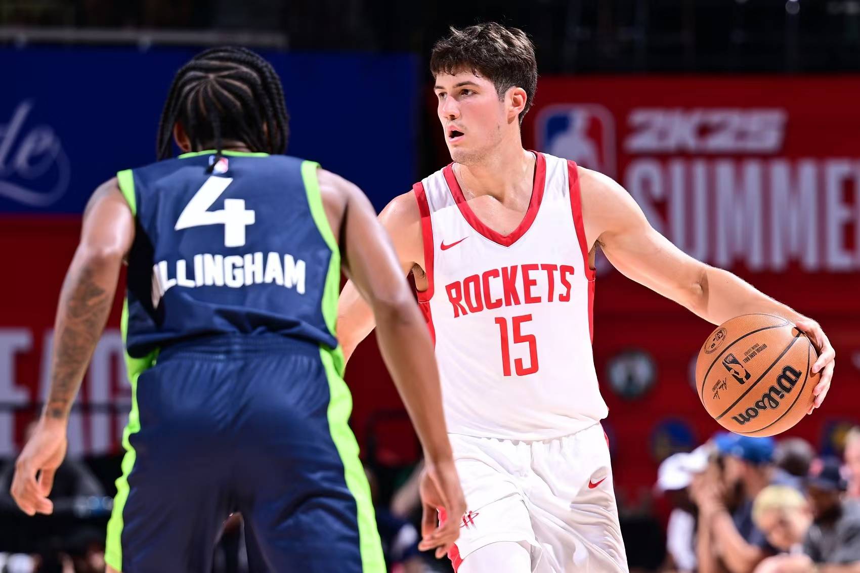 为什么棒球比赛中的一垒手手套比其他位置的都大